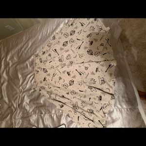 High waisted, flare skirt.